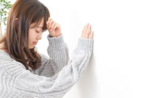 看见闪光、头晕想吐,皮肤有异物感,是偏头痛预兆?医师:出现4类症状要注意