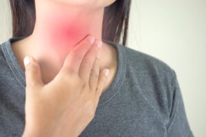 胃食道逆流如何改善？按2穴位+养成8习惯　就能去除灼热、胀气打嗝、异物感