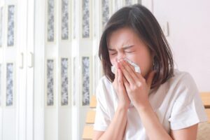 过敏性鼻炎鼻塞、喷嚏打不停,姜黄、蓝藻帮助抗发炎、提升免疫力,跟鼻炎说掰掰