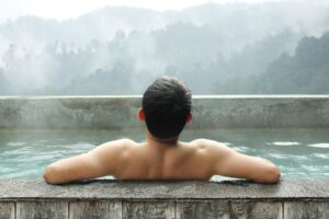 秋冬泡汤注意心肌梗塞!医师解说5步骤“这样泡”,心血管才能受得了