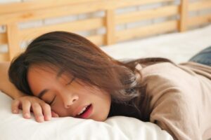 睡眠品质有够糟,单纯打呼和呼吸中止症怎么分?医师:这个关键可以厘清