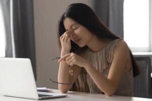 不只3C导致干眼症,连3餐外食也会中!杜绝干眼症,医师给这6个撇步