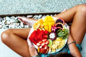 发霉水果切掉再吃不OK?会致肝癌?营养师:抓紧3个重点,才是避免危害健康关键