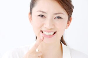 中年后，拒绝牙周病、 口臭找上门！6大口腔保健方式，远离蛀牙、牙菌斑出现机率