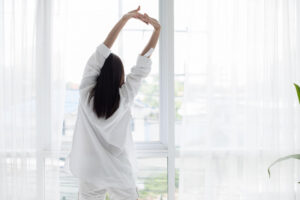 手臂肉松垮、肩颈却硬梆梆!学白雁这招“推手式”,每天3分钟化解酸痛、消赘肉