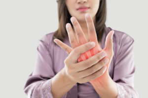 手腕酸痛、手指麻,长期会变慢性炎症!跟着白雁3分钟“活腕”,舒缓肿胀疼痛感