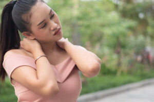 落枕脖子动不了？胸闷、眼睛涩、手臂发麻？白雁教3分钟改善脖子痛、颈椎舒缓