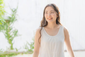 牙齿掉落、断裂怎么办，可能把牙齿种回去吗，该补牙还是作假牙？牙医师图解说明