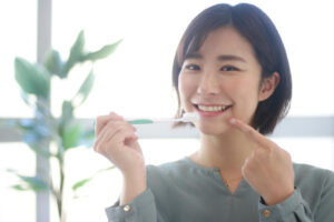 后半辈子幸福的关键是“牙齿”!不想外表显老,中年后预防牙周病的“5要”必做