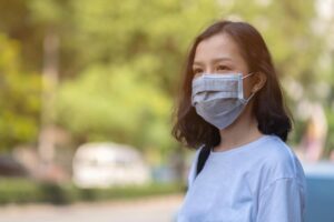 防堵不明感染源》不是戴口罩就没事!ICU医师:脱口罩后千万别做这3件事才OK