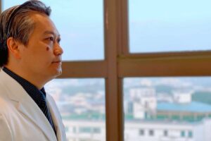 新冠肺炎侵台省思》暖医10句话拜托正义乡民：别再骂感染者，记得，我们的共同敌人是“它”！