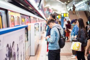 已有“无症状”感染者进入社区?指挥中心:不排除,建议维持“社交距离”