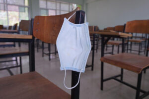 学校一停课，好像鬼门开！妈妈哀嚎“停课要停多久”？重症医师：至少停●周才能断开病毒传播