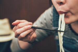 “一天3餐”才伤身！日本专家破迷思：最好改掉避免“过劳”，1方法轻松改变