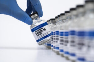 要等有效率95％辉瑞？65％的AZ不好？药师20秒教你挑“符合3条件”的好疫苗