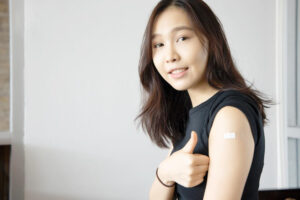 新冠肺炎》疫苗是怎样保护人体?医师:病毒像坦克,用复制钥匙歼灭才能保证取胜