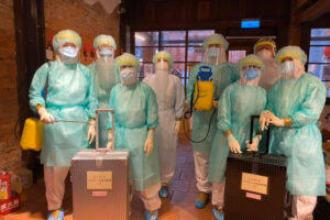 万华疫情进入缓降期，全靠这群人撑起来！进驻3周守护茶室姐妹：你们愿意出来就好了