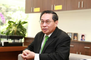 同岛一心见效!从每天发病数看见曙光!前卫生署长:每日本土病例降到个位数不远了