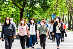 错过“500元理赔10万”？解析8家防疫保单：隔离、染疫、打疫苗副作用怎么赔