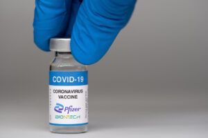 195万剂BNT疫苗下周到货，12-18岁可施打！7种常见副作用、心血管不良反应一次搞懂