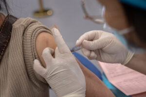 高端疫苗猝死添疑云,毒理专家亲曝接种后24小时内的“3个有感反应”!