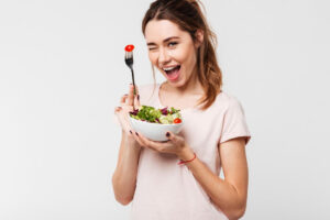 发烧、全身疲惫的“疫苗认证”年轻人体质,怎么吃恢复体力?营养师推这3种食物最棒