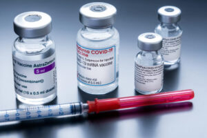 第二剂新冠疫苗副作用有哪些？AZ先苦后甘、莫德纳像坦克车？免疫教授指出差异关键