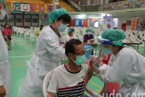 新冠疫苗打完后,千万别喝“这2种饮料”!医师提醒:恐不利疫苗接种效果