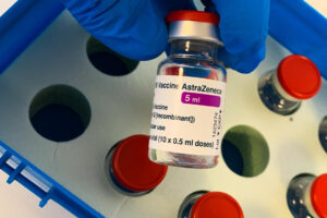 日本再送百万剂!接种AZ疫苗7重点必看!谁不能打?打完不能揉?副作用多久会好?