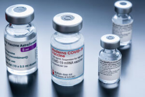 7/1莫德纳新货开打BNT跑公文！2款mRNA疫苗副作用谁大？潘建志：打AZ再混打更好