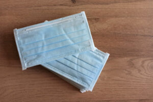 Delta变种病毒“14秒非接触传染”！用2方法戴口罩，有效提升9成以上防护力