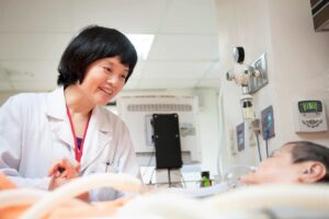 我是医师，我不要被插鼻胃管　陈秀丹医师：期盼十年后的TW，没有被捆绑的老人