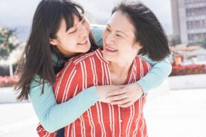 孝顺外包?照顾父母出钱也要出力!这个故事点出:对只出嘴的人,不用太客气