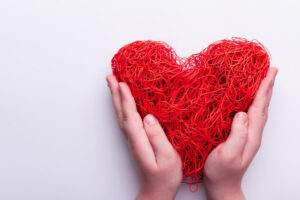 她跌断腿又罹帕金森氏症,失去人生重心!女儿:妈妈别放弃,你的毛线串起全家人的心