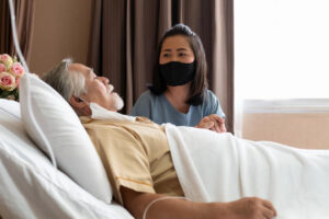 爸爸中风、独生女住婆家难帮娘家忙,慌乱中这姊姊出手!“她和爸妈好到我都要吃味了”