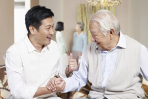 老爸中风200天，他慢慢变好我却不是…亲力亲为换来无助无力：好想找回童年幸福感