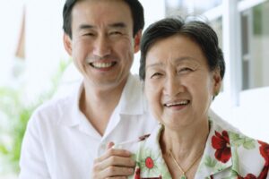 弟妹一天都无法忍受的事,我已照顾妈妈好几年 65岁儿:不留下遗憾,努力去照护她