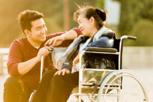 被无止境照护压垮后,儿子对失智母亲动手 “极限”照顾者告白:我真的够努力了