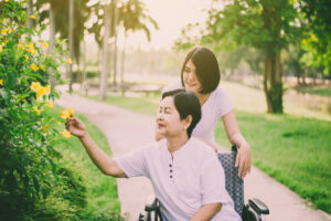 不吝表达喜悦，不忘赞美他人！受照护者应具备的10大素养，让照护关系和谐、良好