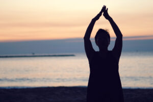 照顾癌弟又顾妈妈，积劳成重病　她离世前与另一半成婚，终于活出真正的自己