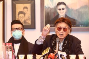 傅达仁返台记者会》不舍儿子暂缓安乐死