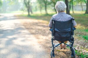 我的母亲年纪大了！陪她最后一段，照顾她，才算是负责任？