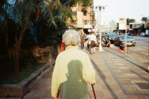 专访／“你看我长大，我送你离开” 金孙用相机与日记陪奶奶到最后