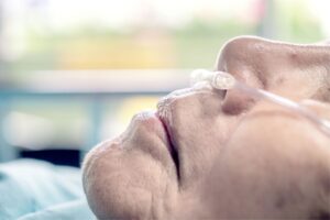 丈夫坚持插管!癌末的她爆气…“再继续治疗,我就要告你们!”