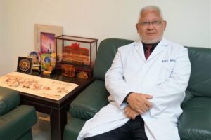 帮夫签放弃急救,她却被全家人指责、葬礼上被当空气 黄胜坚:活着的人竟这般沉重