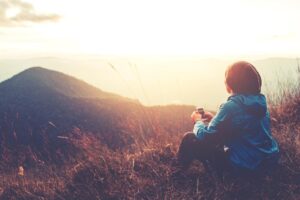 “离别”是生命美好的礼物:一辈子不长,学会勇敢大哭、拥抱所爱的人,“悲伤”让我们心中更有爱