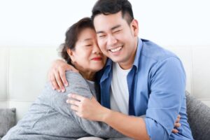 照顾病母过劳叫葬仪社送走被说没担当　儿：我顾到老婆跑掉没存款，你跟我说担当？