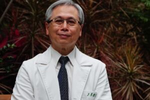 他罹癌受到悉心治疗，病情好转还能做生意！王英伟：对待病人，我们字典里没有放弃