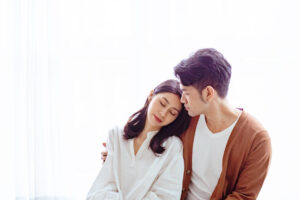 爸妈向亲戚借大笔钱不还,他上北部像逃难一样:有好几次,都想带老婆女儿死在车上