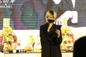 哥哥，我就不回去啰！龙劭华的最后一句话，爱女泣读祭父文：不回来的话，你就别挂心好好走